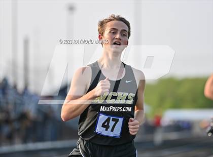 Thumbnail 1 in IHSAA Sectional 17 (1600 Meter) photogallery.