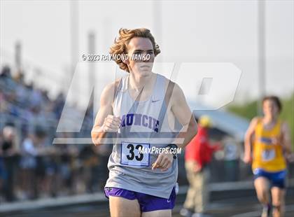 Thumbnail 3 in IHSAA Sectional 17 (1600 Meter) photogallery.