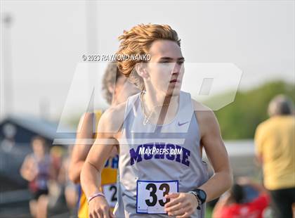 Thumbnail 1 in IHSAA Sectional 17 (1600 Meter) photogallery.