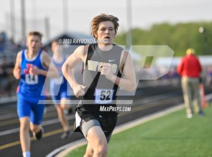 Thumbnail 3 in IHSAA Sectional 17 (1600 Meter) photogallery.