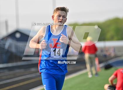 Thumbnail 2 in IHSAA Sectional 17 (1600 Meter) photogallery.