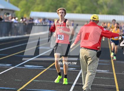 Thumbnail 3 in IHSAA Sectional 17 (1600 Meter) photogallery.