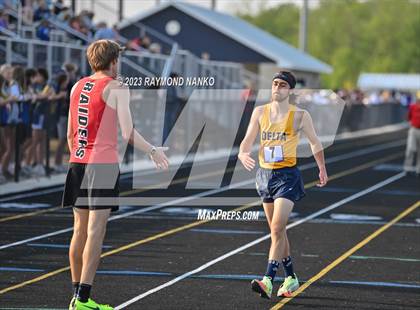 Thumbnail 1 in IHSAA Sectional 17 (1600 Meter) photogallery.