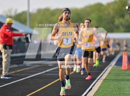 Thumbnail 2 in IHSAA Sectional 17 (1600 Meter) photogallery.