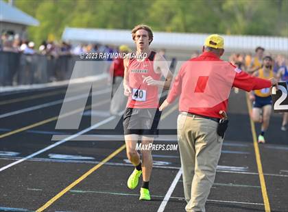 Thumbnail 2 in IHSAA Sectional 17 (1600 Meter) photogallery.