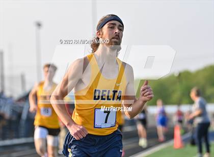 Thumbnail 3 in IHSAA Sectional 17 (1600 Meter) photogallery.