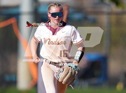 Thumbnail 3 in Windsor vs. Holy Family (CHSAA 4A Championship) photogallery.