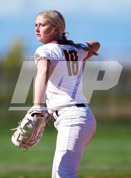 Thumbnail 2 in Windsor vs. Holy Family (CHSAA 4A Championship) photogallery.