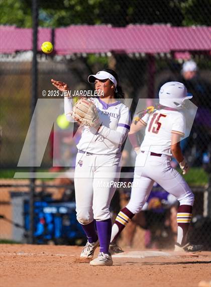 Thumbnail 3 in Windsor vs. Holy Family (CHSAA 4A Championship) photogallery.