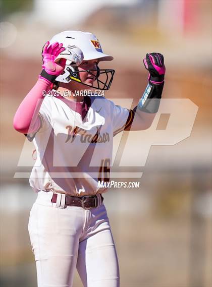 Thumbnail 3 in Windsor vs. Holy Family (CHSAA 4A Championship) photogallery.