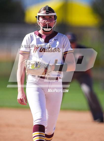 Thumbnail 1 in Windsor vs. Holy Family (CHSAA 4A Championship) photogallery.