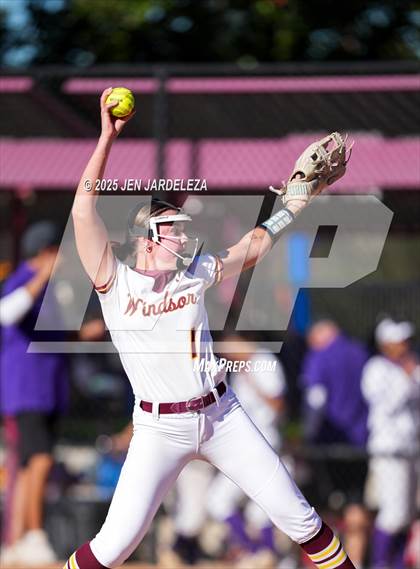 Thumbnail 1 in Windsor vs. Holy Family (CHSAA 4A Championship) photogallery.