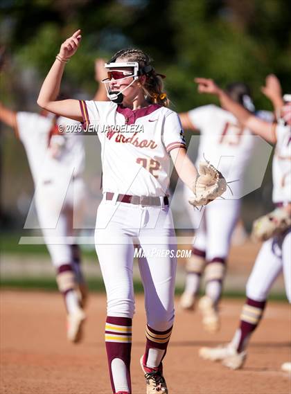 Thumbnail 1 in Windsor vs. Holy Family (CHSAA 4A Championship) photogallery.