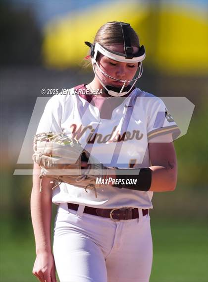 Thumbnail 1 in Windsor vs. Holy Family (CHSAA 4A Championship) photogallery.