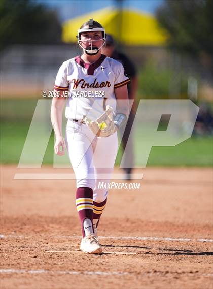 Thumbnail 3 in Windsor vs. Holy Family (CHSAA 4A Championship) photogallery.