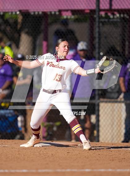 Thumbnail 2 in Windsor vs. Holy Family (CHSAA 4A Championship) photogallery.