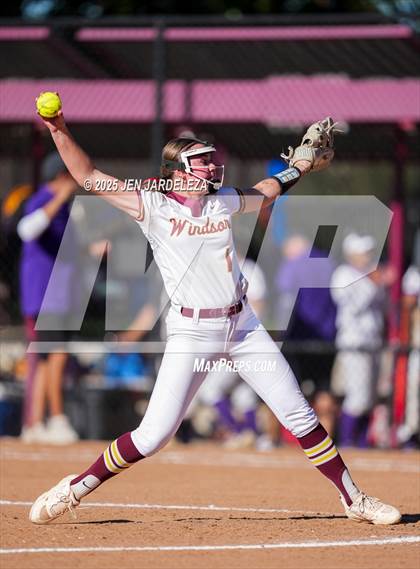 Thumbnail 2 in Windsor vs. Holy Family (CHSAA 4A Championship) photogallery.