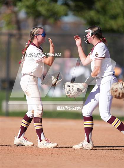 Thumbnail 2 in Windsor vs. Holy Family (CHSAA 4A Championship) photogallery.