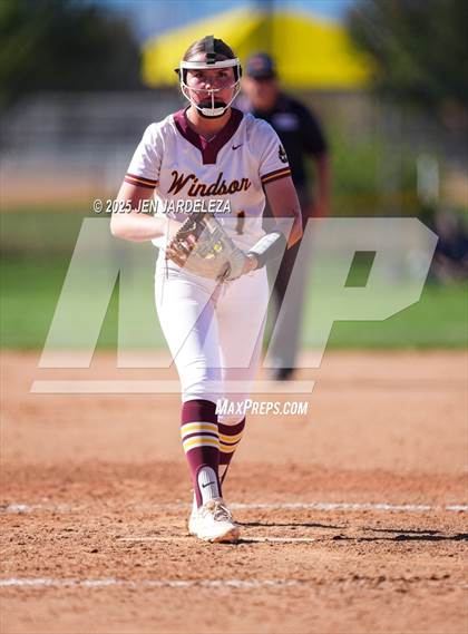 Thumbnail 1 in Windsor vs. Holy Family (CHSAA 4A Championship) photogallery.