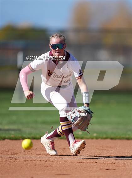 Thumbnail 2 in Windsor vs. Holy Family (CHSAA 4A Championship) photogallery.