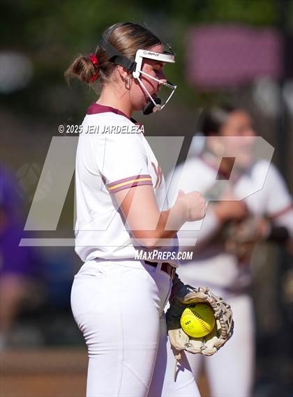 Thumbnail 1 in Windsor vs. Holy Family (CHSAA 4A Championship) photogallery.