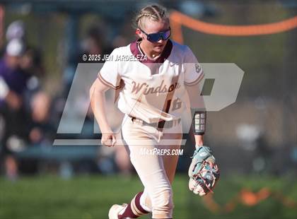 Thumbnail 1 in Windsor vs. Holy Family (CHSAA 4A Championship) photogallery.