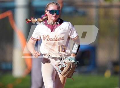 Thumbnail 1 in Windsor vs. Holy Family (CHSAA 4A Championship) photogallery.