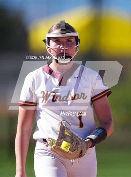 Thumbnail 1 in Windsor vs. Holy Family (CHSAA 4A Championship) photogallery.