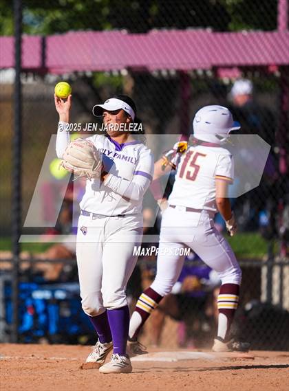 Thumbnail 2 in Windsor vs. Holy Family (CHSAA 4A Championship) photogallery.