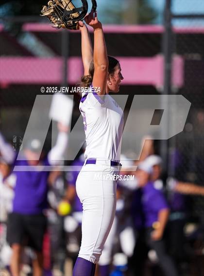 Thumbnail 2 in Windsor vs. Holy Family (CHSAA 4A Championship) photogallery.