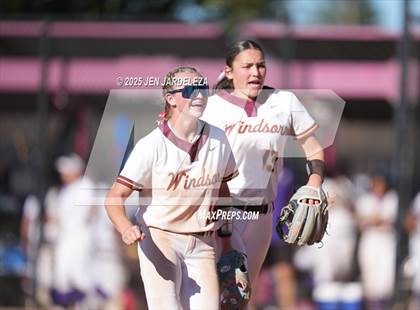 Thumbnail 2 in Windsor vs. Holy Family (CHSAA 4A Championship) photogallery.