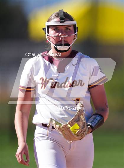 Thumbnail 3 in Windsor vs. Holy Family (CHSAA 4A Championship) photogallery.