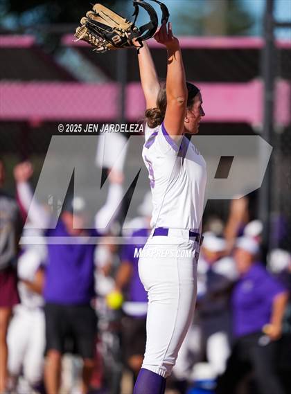 Thumbnail 1 in Windsor vs. Holy Family (CHSAA 4A Championship) photogallery.