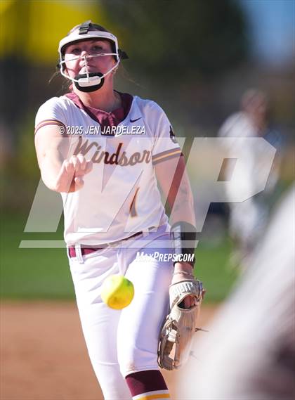 Thumbnail 3 in Windsor vs. Holy Family (CHSAA 4A Championship) photogallery.