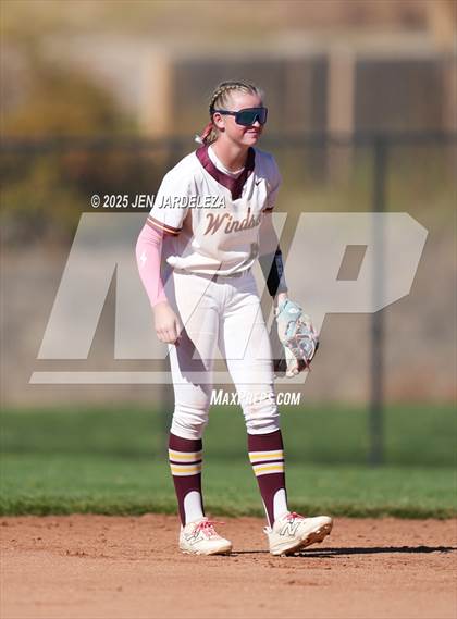 Thumbnail 3 in Windsor vs. Holy Family (CHSAA 4A Championship) photogallery.