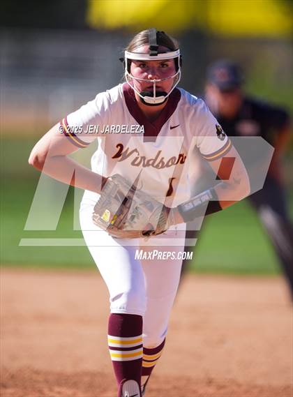 Thumbnail 1 in Windsor vs. Holy Family (CHSAA 4A Championship) photogallery.