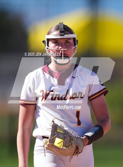 Thumbnail 2 in Windsor vs. Holy Family (CHSAA 4A Championship) photogallery.