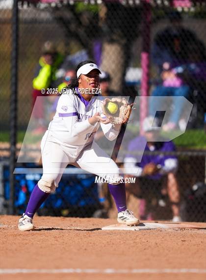 Thumbnail 2 in Windsor vs. Holy Family (CHSAA 4A Championship) photogallery.