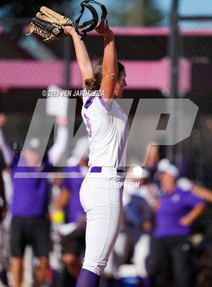 Thumbnail 2 in Windsor vs. Holy Family (CHSAA 4A Championship) photogallery.