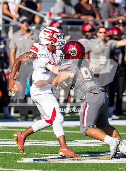 Thumbnail 1 in JSerra Catholic vs. Milton (Trinity League vs. USA Showcase) photogallery.