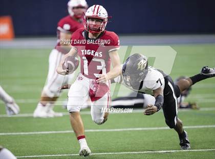 Thumbnail 1 in Glen Rose vs. Pleasant Grove (UIL 4A D2 Area Playoff) photogallery.