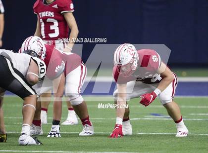 Thumbnail 1 in Glen Rose vs. Pleasant Grove (UIL 4A D2 Area Playoff) photogallery.