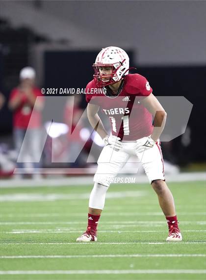 Thumbnail 2 in Glen Rose vs. Pleasant Grove (UIL 4A D2 Area Playoff) photogallery.