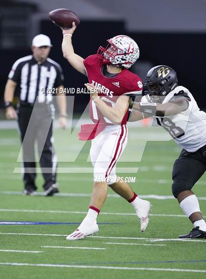 Thumbnail 1 in Glen Rose vs. Pleasant Grove (UIL 4A D2 Area Playoff) photogallery.