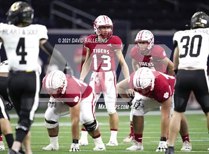 Thumbnail 2 in Glen Rose vs. Pleasant Grove (UIL 4A D2 Area Playoff) photogallery.
