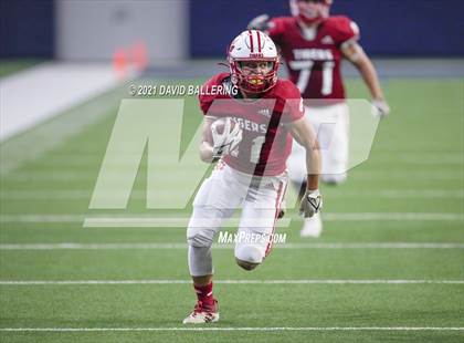 Thumbnail 2 in Glen Rose vs. Pleasant Grove (UIL 4A D2 Area Playoff) photogallery.