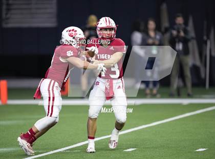 Thumbnail 3 in Glen Rose vs. Pleasant Grove (UIL 4A D2 Area Playoff) photogallery.