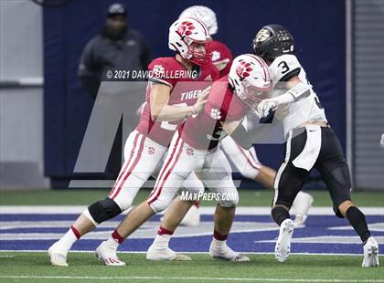 Thumbnail 3 in Glen Rose vs. Pleasant Grove (UIL 4A D2 Area Playoff) photogallery.