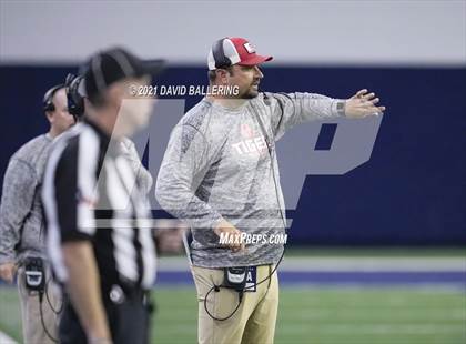 Thumbnail 1 in Glen Rose vs. Pleasant Grove (UIL 4A D2 Area Playoff) photogallery.