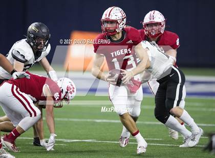 Thumbnail 1 in Glen Rose vs. Pleasant Grove (UIL 4A D2 Area Playoff) photogallery.